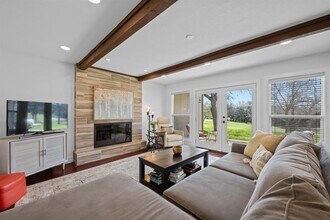 100 Lido Cir in Lakeway, TX - Building Photo - Building Photo