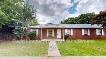 213 Damascus Rd in Enterprise, AL - Building Photo