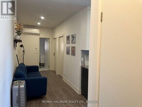 595 St Clair Ave W in Toronto, ON - Building Photo - Building Photo