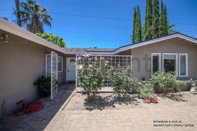 9219 Geyser Ave in Los Angeles, CA - Building Photo - Building Photo