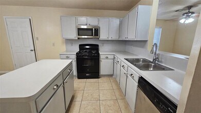 28811 Sedgefield St in Spring, TX - Building Photo - Building Photo