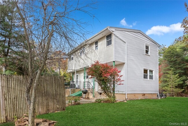 246 Atlantic Pl in Hauppauge, NY - Building Photo - Building Photo