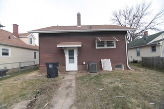 2335 31st St in Moline, IL - Building Photo - Building Photo