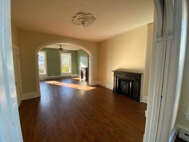 65 Remsen St, Unit 4 in Cohoes, NY - Building Photo - Building Photo