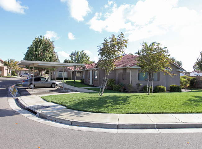 Windgate Village Apartments in Hanford, CA - Building Photo - Building Photo