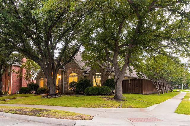 9611 E Oaks Ln in Irving, TX - Building Photo - Building Photo