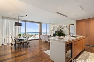 1555 Kapiolani Blvd in Honolulu, HI - Building Photo