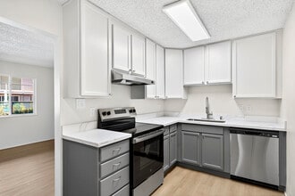 Nova at Terra Linda in San Rafael, CA - Foto de edificio - Building Photo