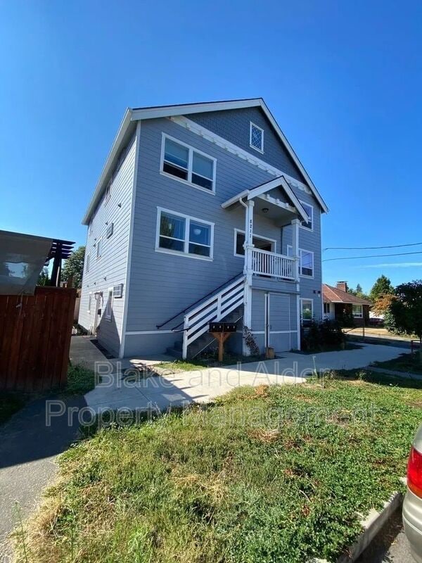 property at 8211 N Montana Ave