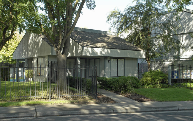 Plymouth Bay Apartments in Stockton, CA - Building Photo - Building Photo