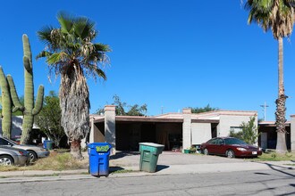 1651 N Louis Ln in Tucson, AZ - Building Photo - Building Photo