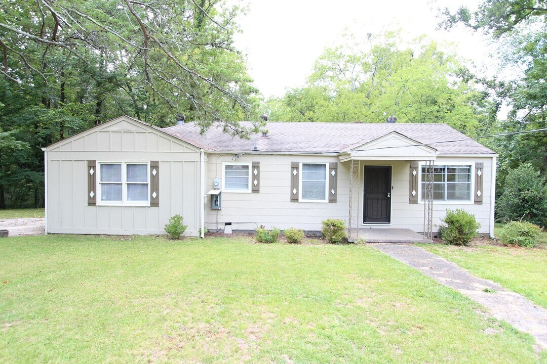 1816 2nd St NW in Center Point, AL - Building Photo