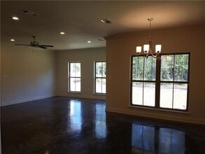 42227 S Falcon Dr in Ponchatoula, LA - Building Photo - Building Photo