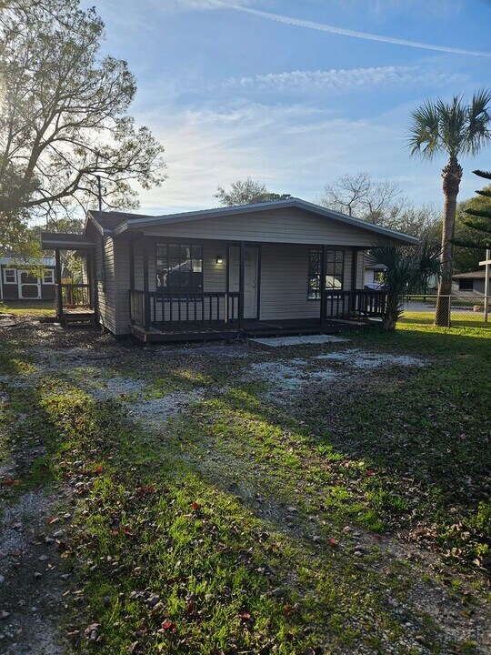 1584 Selma Ave in Daytona Beach, FL - Building Photo