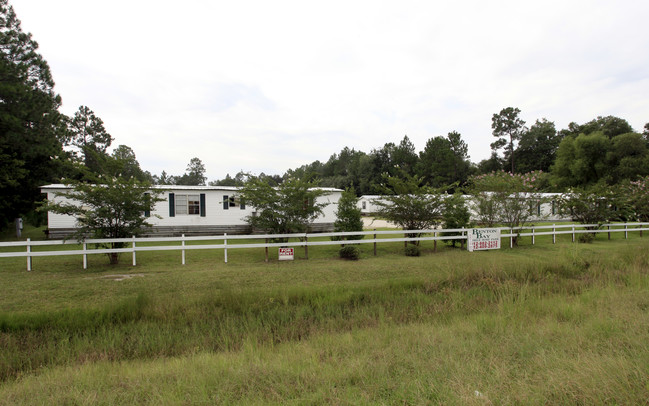 Benton Bay Mobile Home Park in Ludowici, GA - Building Photo - Building Photo