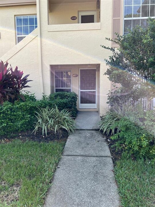 4327 Longmeadow in Sarasota, FL - Building Photo