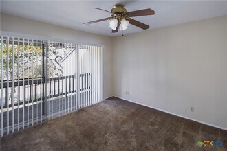 1101 Parkview Dr in Canyon Lake, TX - Building Photo - Building Photo