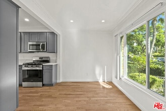 1233 N Harper Ave in West Hollywood, CA - Building Photo - Building Photo