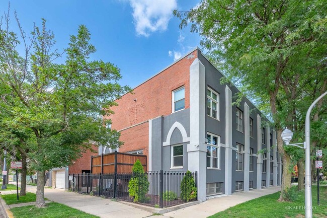 2334 W Polk St-Unit -2 in Chicago, IL - Building Photo - Building Photo