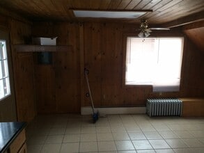 401 E Ryan Rd in Oak Creek, WI - Foto de edificio - Building Photo