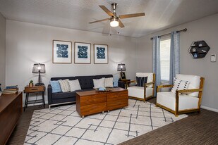 The Hub at Baton Rouge-Under New Management in Baton Rouge, LA - Building Photo