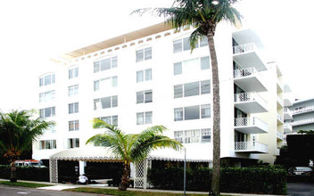 Elliot House in Palm Beach, FL - Foto de edificio - Building Photo