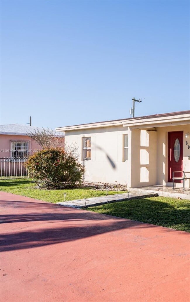 690 E 10th Ave in Hialeah, FL - Building Photo - Building Photo