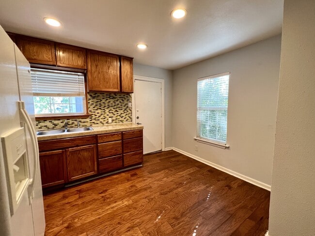 609 W Odell St in Austin, TX - Building Photo - Building Photo