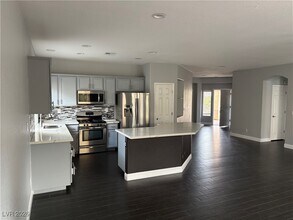 10601 Umbrella Tree Ct in Las Vegas, NV - Building Photo - Building Photo