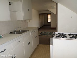 1215 Vattier Street in Manhattan, KS - Building Photo - Building Photo