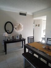 8465 Sunrise Lakes Blvd in Sunrise, FL - Building Photo - Building Photo