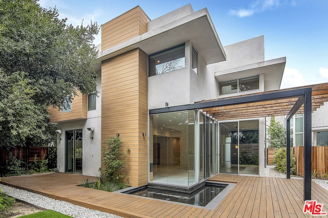 property at 16536 Moorpark St