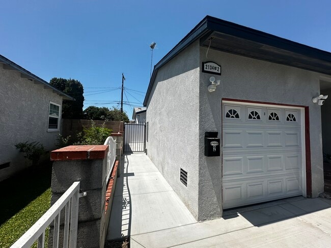 2134 Park Dr in Santa Ana, CA - Building Photo - Building Photo