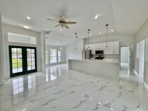 3335 43rd Ave NE in Naples, FL - Building Photo - Building Photo