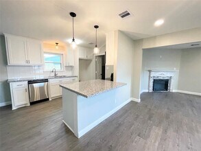 806 Fitzgerald St in East Bernard, TX - Building Photo - Building Photo