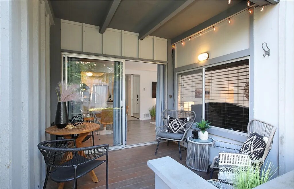 17092 Pacific Coast Hwy in Huntington Beach, CA - Building Photo