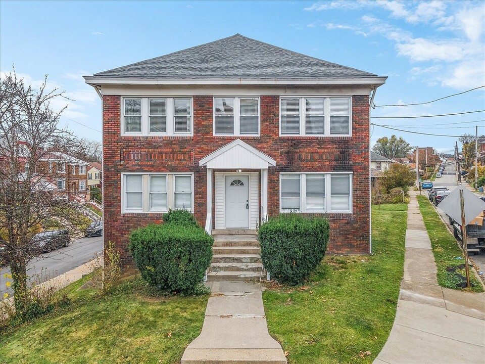2800 Brentwood Ave in Pittsburgh, PA - Foto de edificio