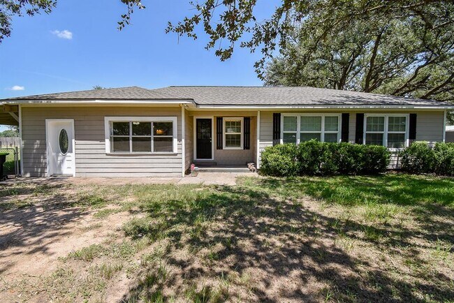 14235 Buffalo St in Needville, TX - Building Photo - Building Photo