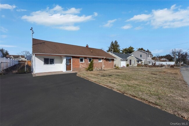 170 5th St in Hicksville, NY - Building Photo - Building Photo