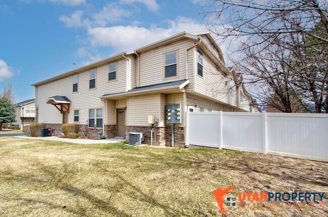 1479 Stone Meadow Dr in West Jordan, UT - Building Photo - Building Photo