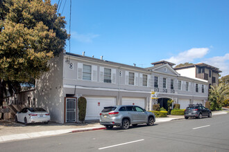 2412 Ellsworth St. in Berkeley, CA - Foto de edificio - Building Photo