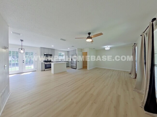 property at 5523 Aurora Dr