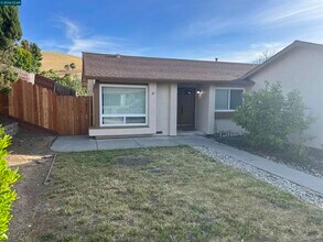 1091 Alamo Ct in Pittsburg, CA - Building Photo - Building Photo