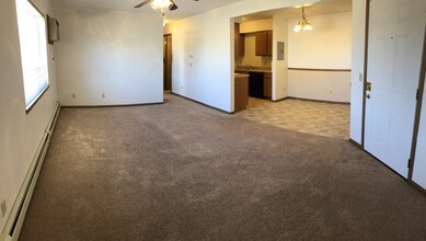 1500 Northgate Dr, Unit 6 in Ely, IA - Building Photo - Building Photo