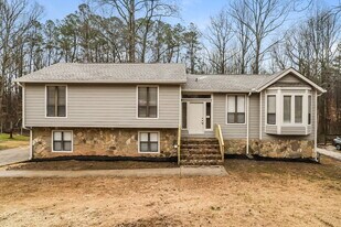 1640 Clearstone Dr in Lithia Springs, GA - Building Photo