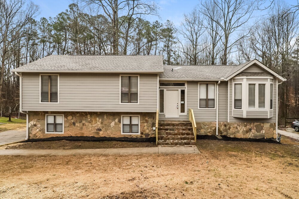 1640 Clearstone Dr in Lithia Springs, GA - Building Photo