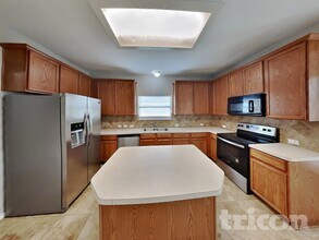 963 Oak Lynn Dr in Willis, TX - Building Photo - Building Photo