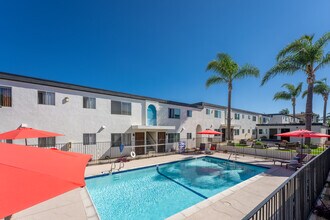 Swell Apartments in Imperial Beach, CA - Foto de edificio - Building Photo
