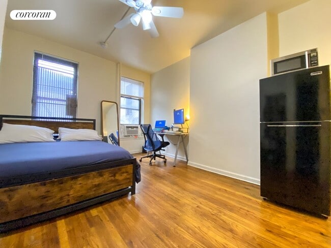 444 W 49th St in New York, NY - Building Photo - Building Photo