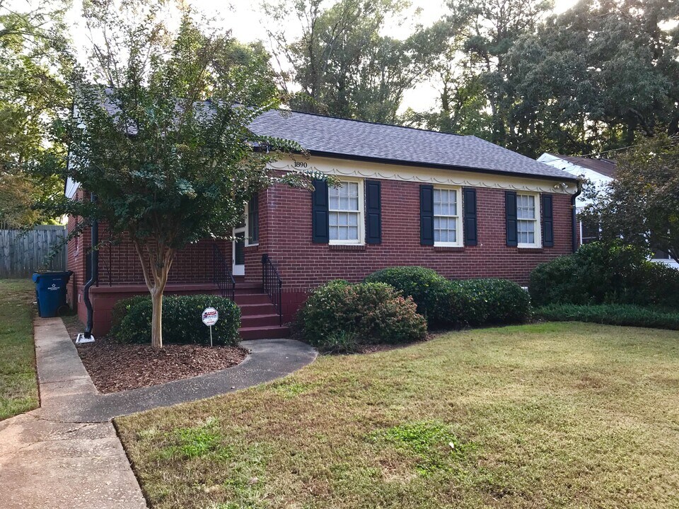 1890 Broad Ave in East Point, GA - Building Photo